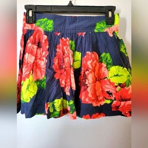 New Abercrombie & Fitch flower mini skirt (sml)